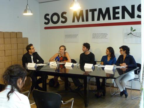 Falsche Fremdheit lässt sich fördern oder abbauen. Wir wollen, dass sie abgebaut wird. Wir haben daher auf einer Pressekonferenz zusammen mit Betroffenen und dem Staatsbürgerschaftsforscher Gerd Valchars unsere Forderungen an die Politik präsentiert:
