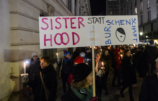 Wien, Oesterreich, 15.11.2017, Politik,  Lichterkette im Regierungsviertel.

