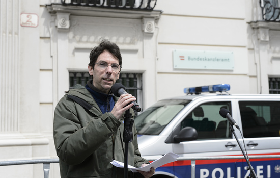 VIENNA, AUSTRIA - MAY 12: Spokesperson of SOS Mitmensch SOS-Mitmensch - Renaming the Federal Chancellery into chancellery of poverty in front of the Federal Chancellery on May 12, 2019 in Vienna, Austria.

WIEN, OESTERREICH - 12. MAI: Sprecher von 