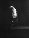 Re-Act (Mapplethorpe), 2017

analoger Barytabzug, 49 x 38 cm, gerahmt
1/4, rückseitig signiert, datiert und beschriftet

AUSRUFPREIS: 550.-
