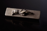 lying on the beach 2, 2016

Beton, 27 x 7 x ca. 5 cm
Unikat, auf der Unterseite signiert, datiert und beschriftet

AUSRUFPREIS: 500.-
